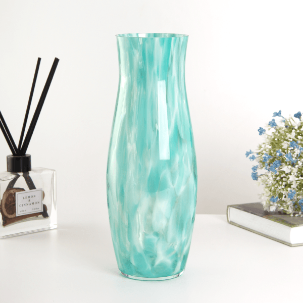 фото Ваза Линда 26 см в мятно - белых тонах