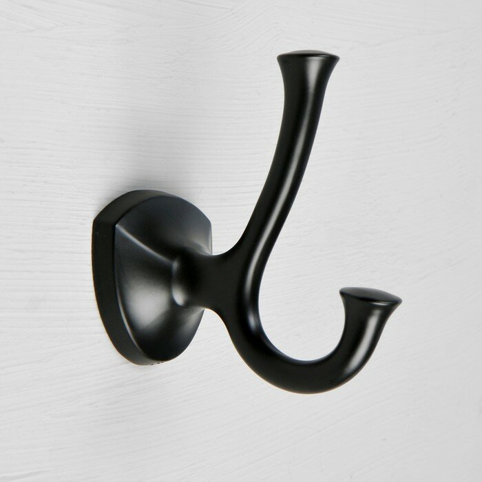 Крючок мебельный CAPPIO VALUE, двухрожковый, цвет черный (1шт.) - фотография № 1