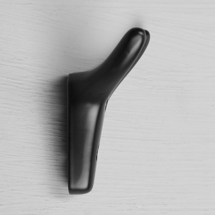 Крючок мебельный CAPPIO YAK, двухрожковый, цвет черный - фотография № 4