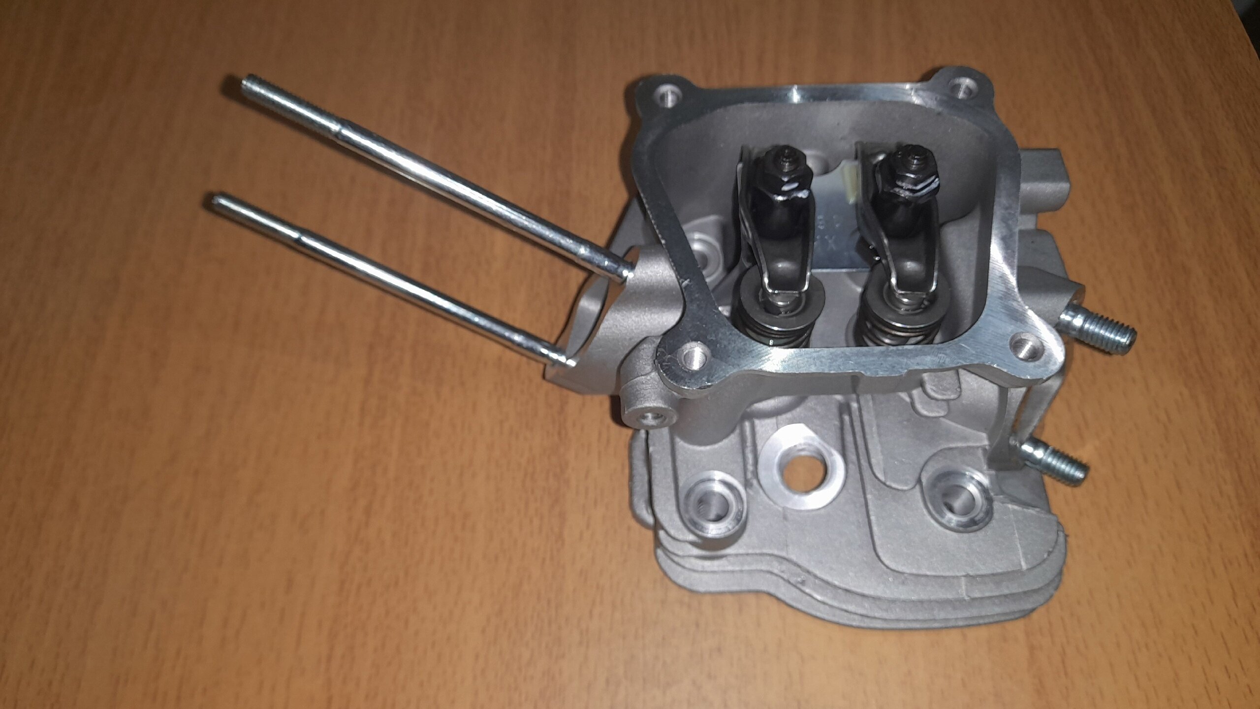 фото Головка блока цилиндра (ГБЦ) для бензинового двигателя Loncin G160F