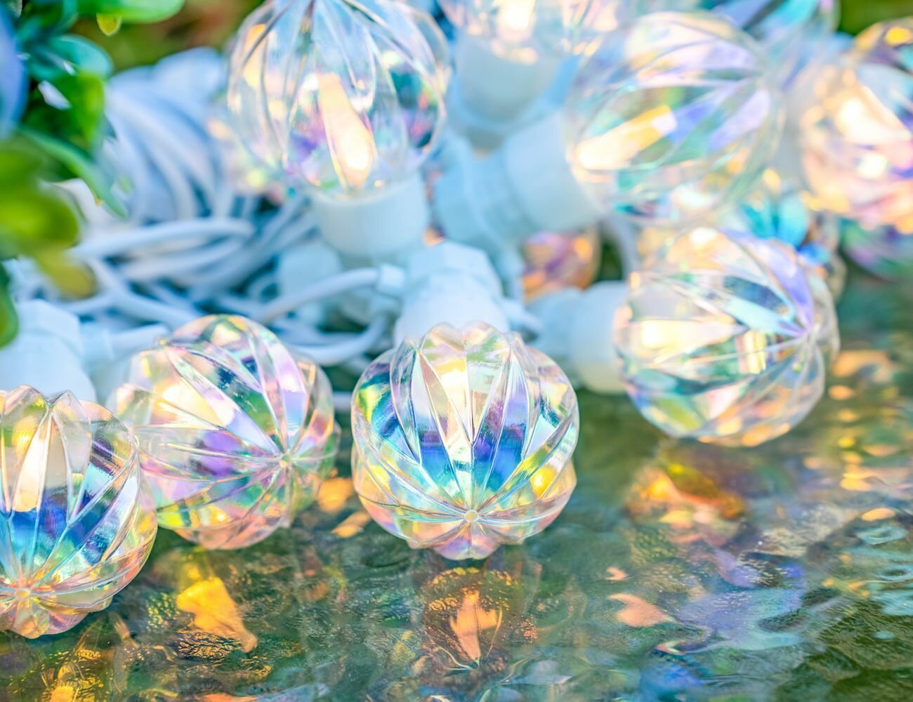 фото Светодиодная гирлянда из лампочек Party Lights - радужные шарики, 20 тёплых белых LED-огней, 10 м, коннектор, белый провод, уличная, Winter Deco ECO-020-I-WCWW-A