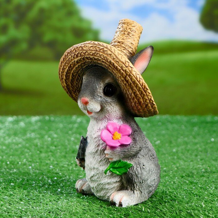Садовая фигура "Зайка в соломенной шляпе с цветочком" 12х13х22см - фотография № 2