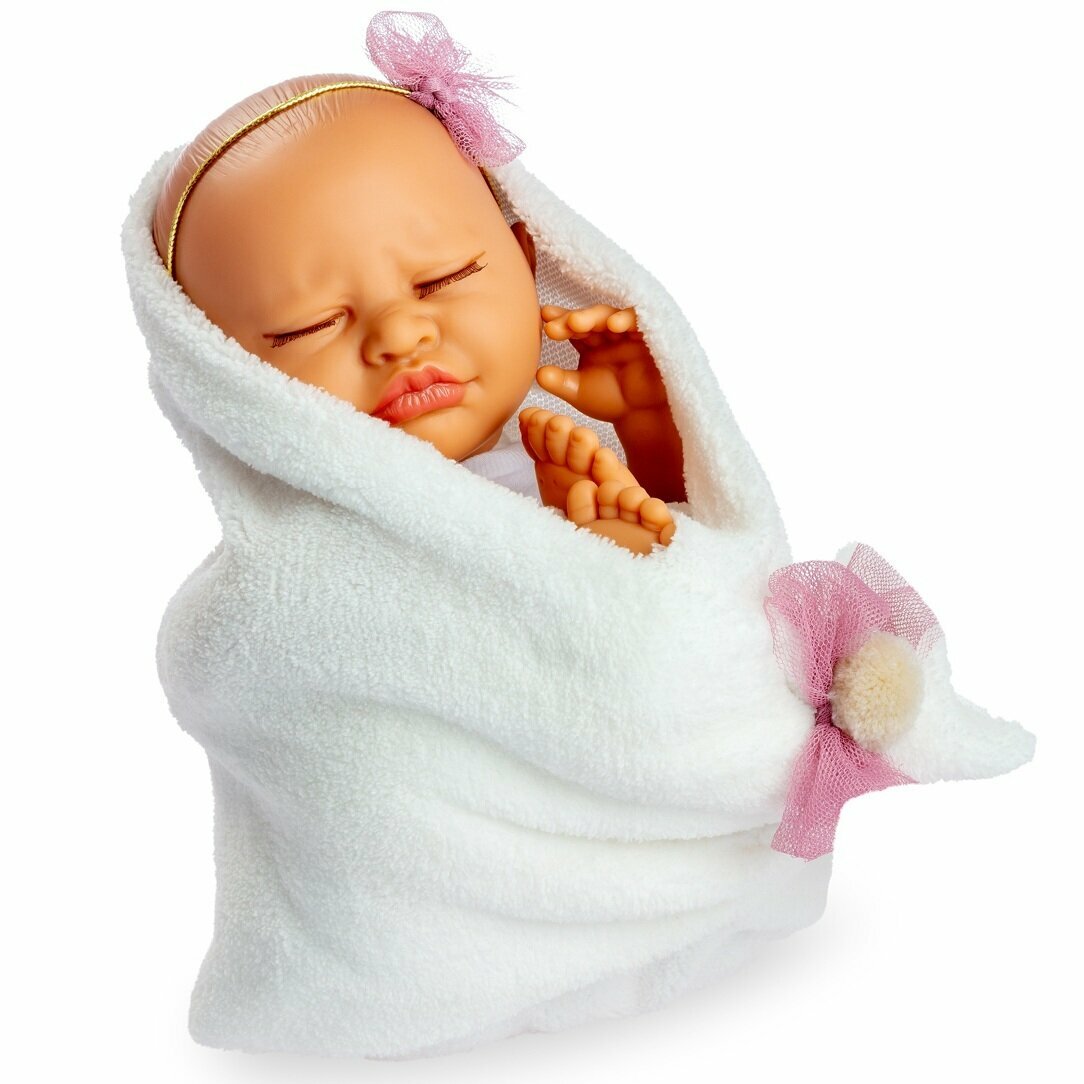 Малыш Берхуан (Бержуан) Спящий пупс в белом одеяле, со звуком (Berjuan Poppy Dolls Coralina Blanca Mecanismo Luminoso Musical)