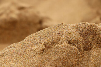 Песок сеяный карьерный 0,5-1 (Тонна) с доставкой
