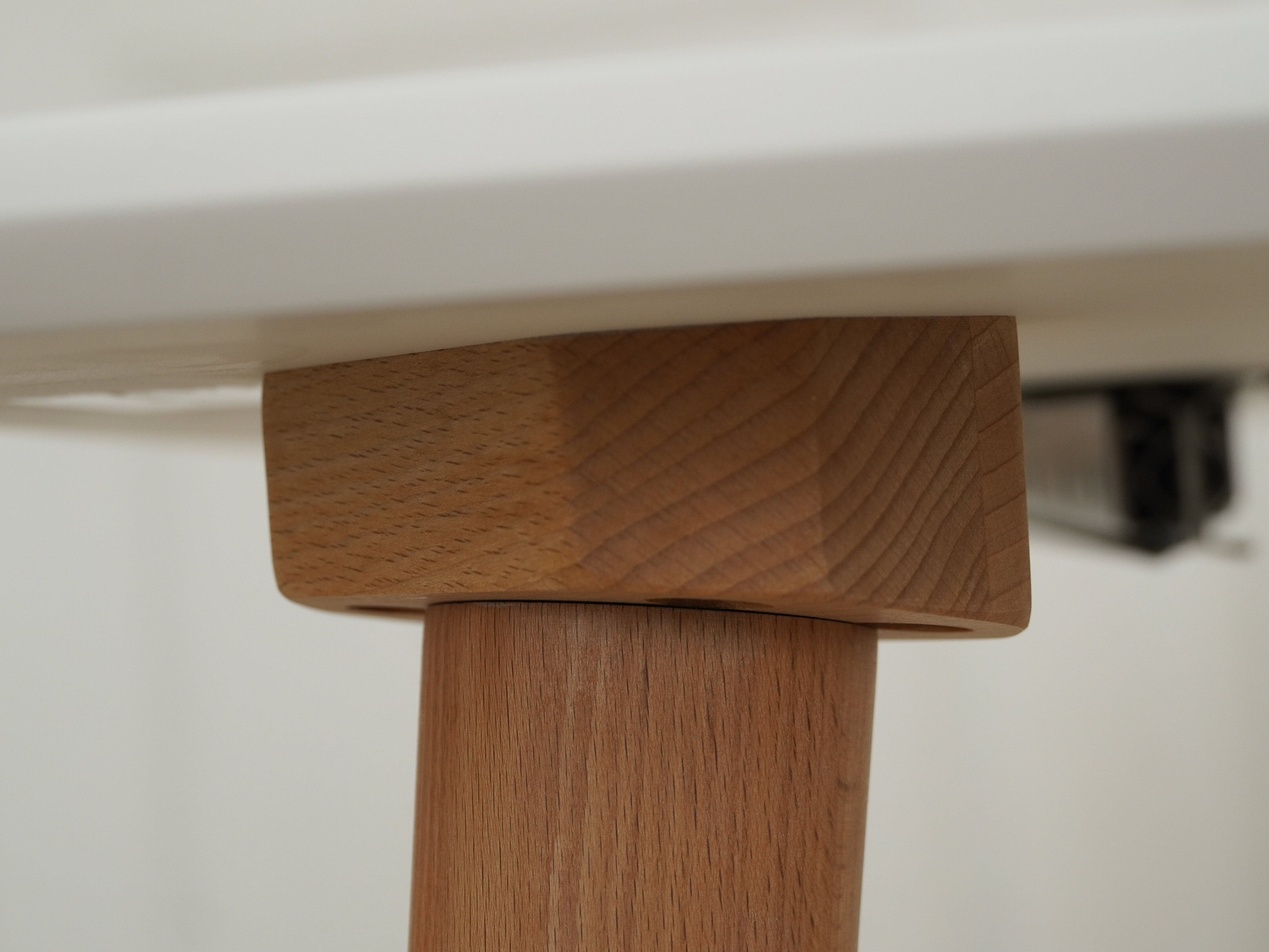 Стол белый обеденный прямоугольный раздвижной планер 120см х 70см с деревянными ножками - фотография № 17