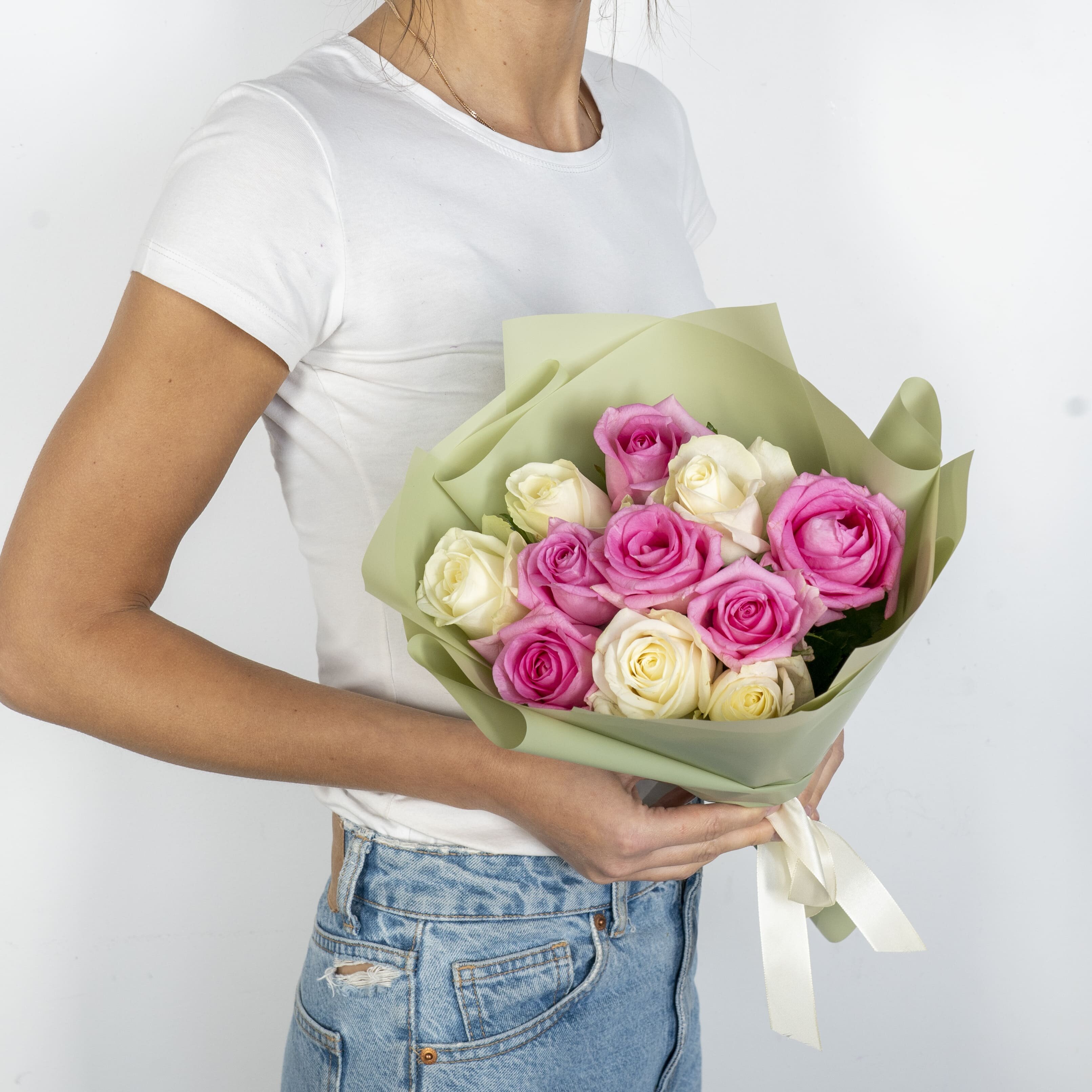 Цветы живые букет из белых и розовых роз 11 шт. 40 см Россия Лэтуаль Flowers