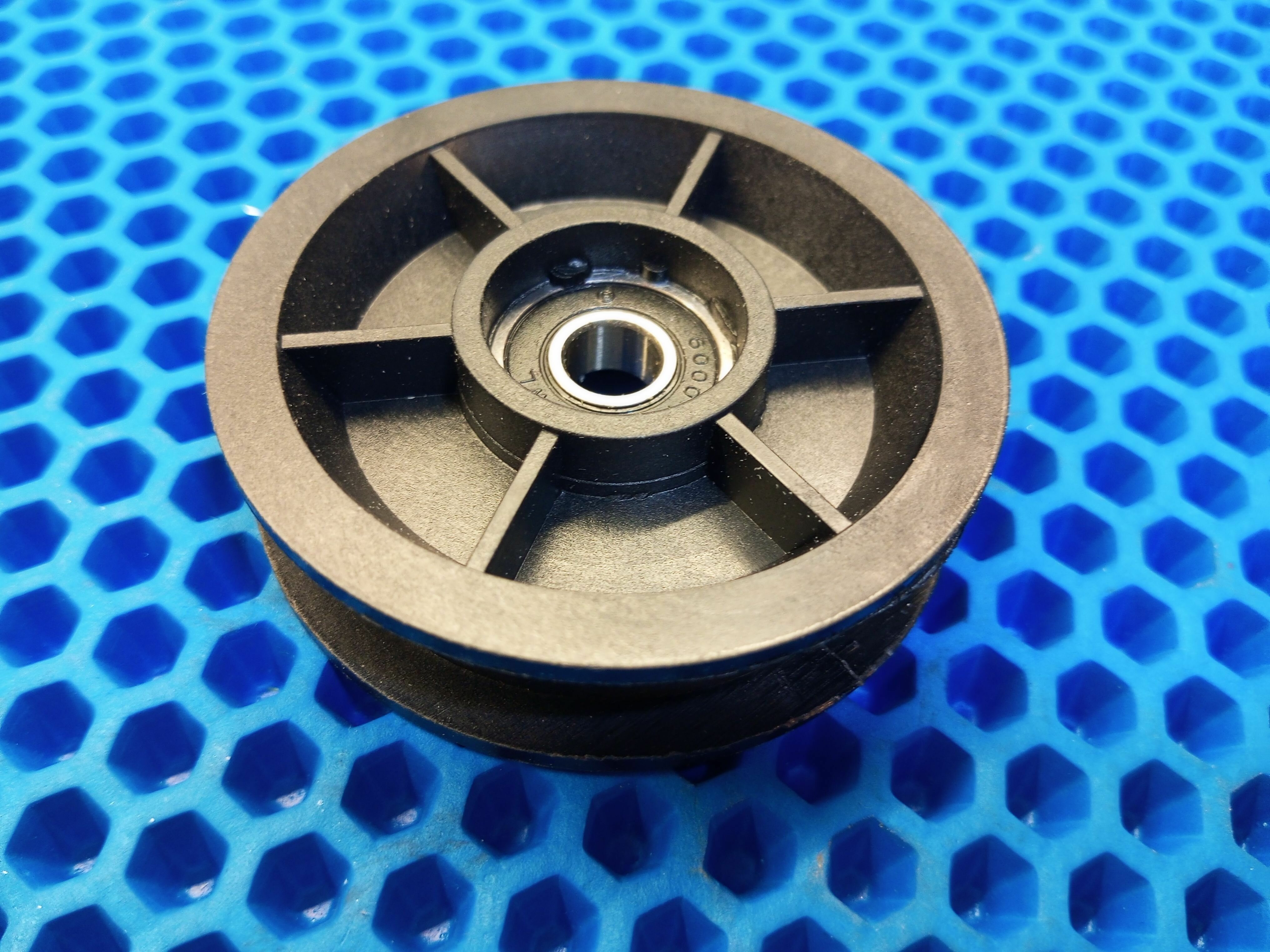 фото Ролик натяжения ремня переднего хода культиватора FORZA МК 85