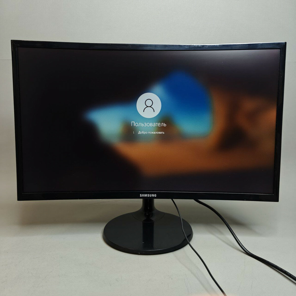 23.5'' FHD Изогнутый Монитор Samsung C24F390FHI