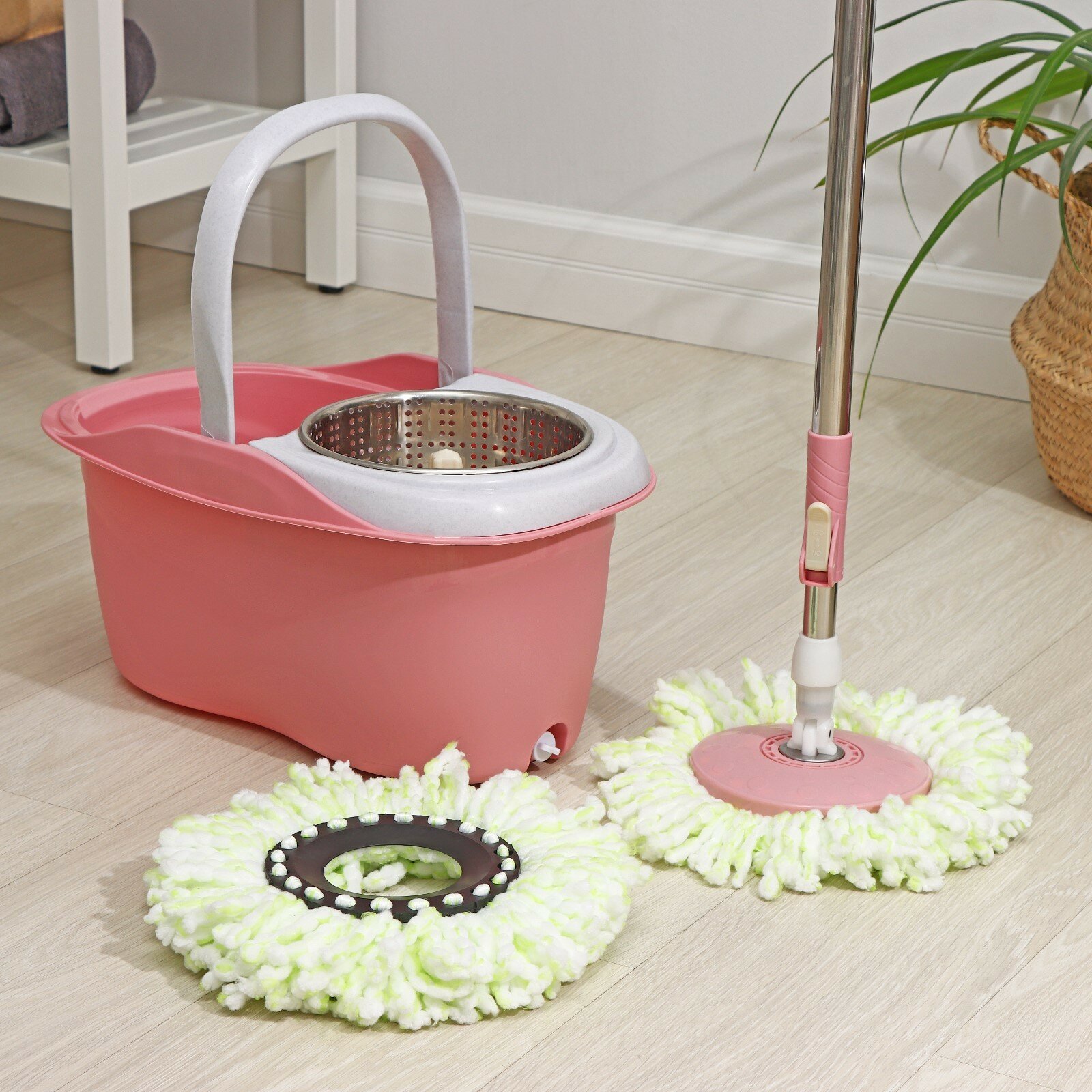 фото Швабра с отжимом и ведро с металлической центрифугой, 46,5×28,5×23,5 см, 10 л, телескопическая ручка 86-117,5 см, дополнительная насадка из микрофибры 15,5 см, цвет розовый
