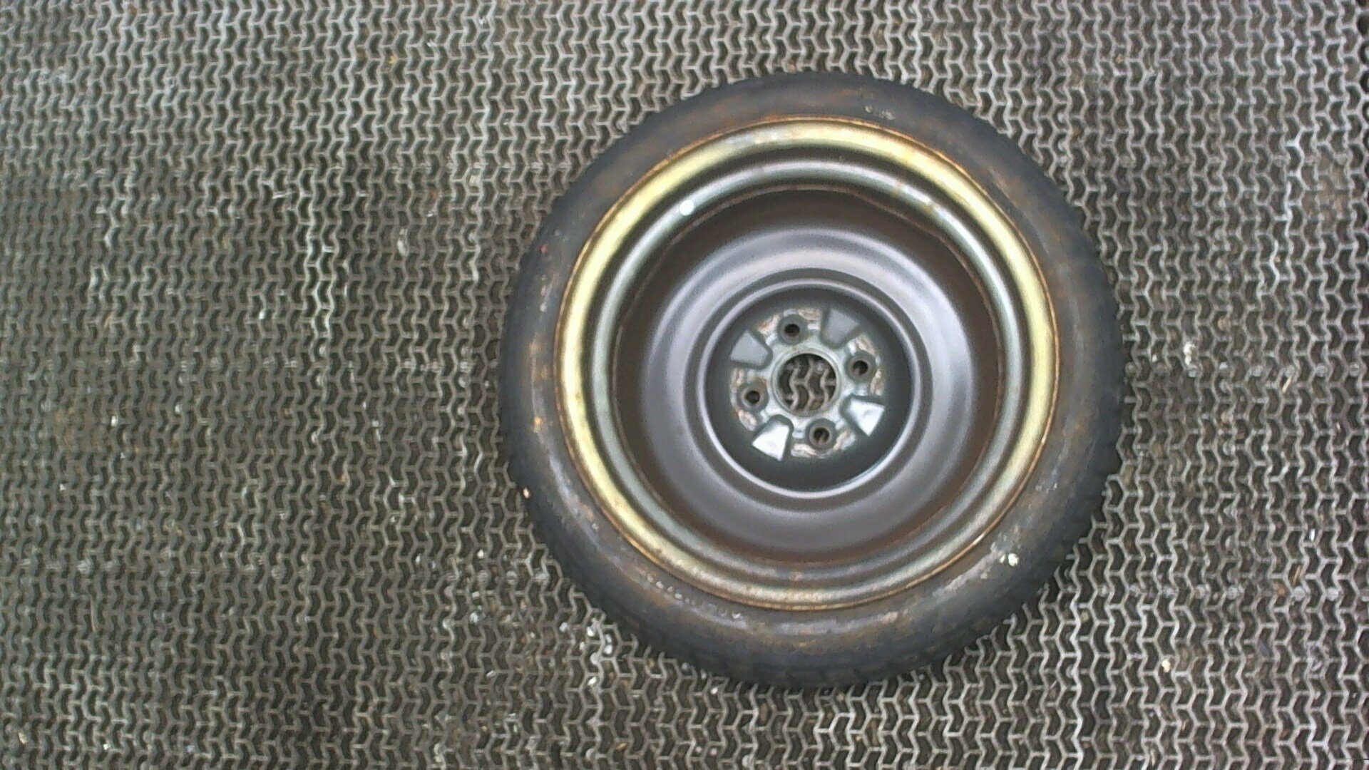 Колесо запасное (таблетка) Mazda 323 (BJ) 1998-2003 - фотография № 4
