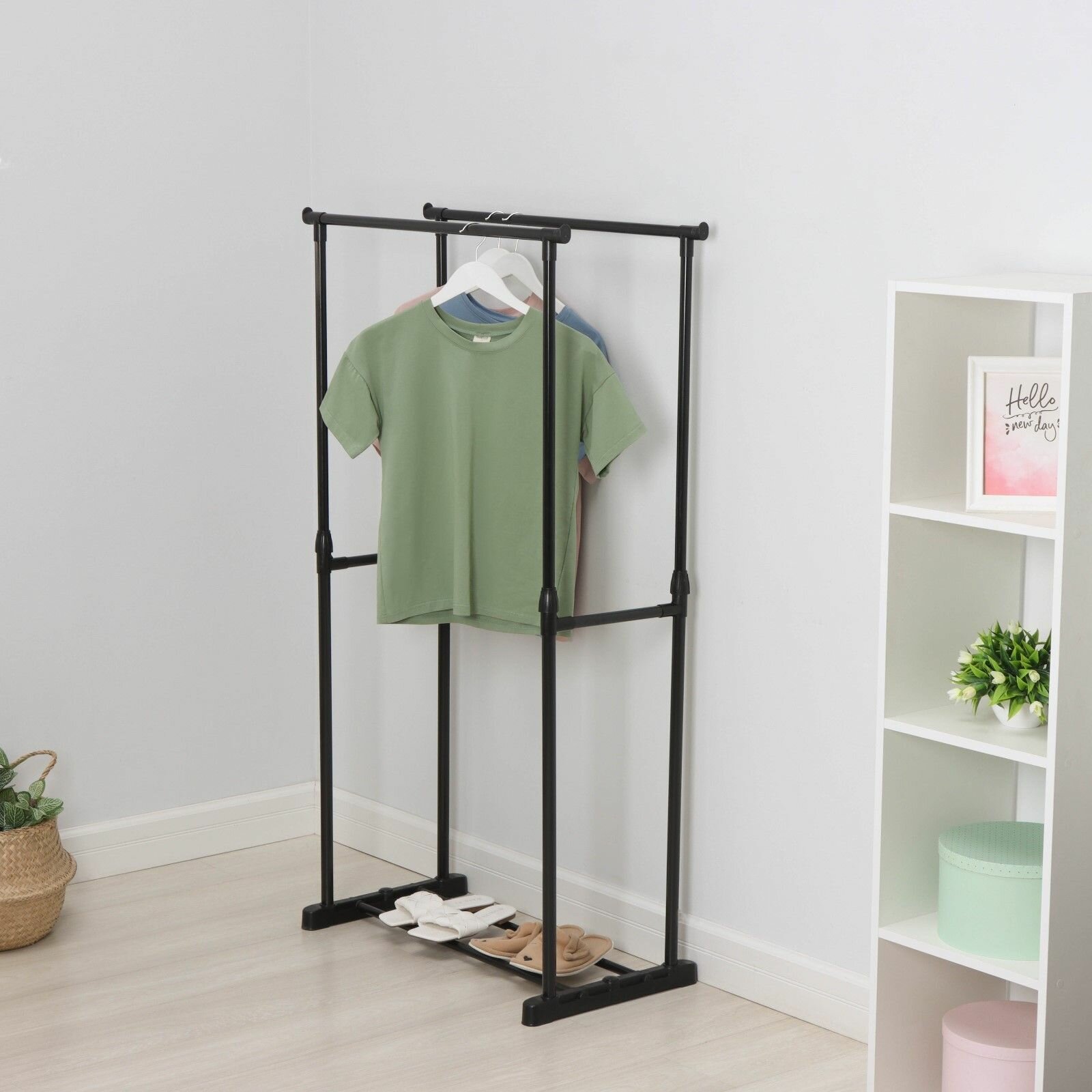 фото Черная напольная двойная телескопическая вешалка для одежды и обуви LaDоm (80х42х90(150) см)