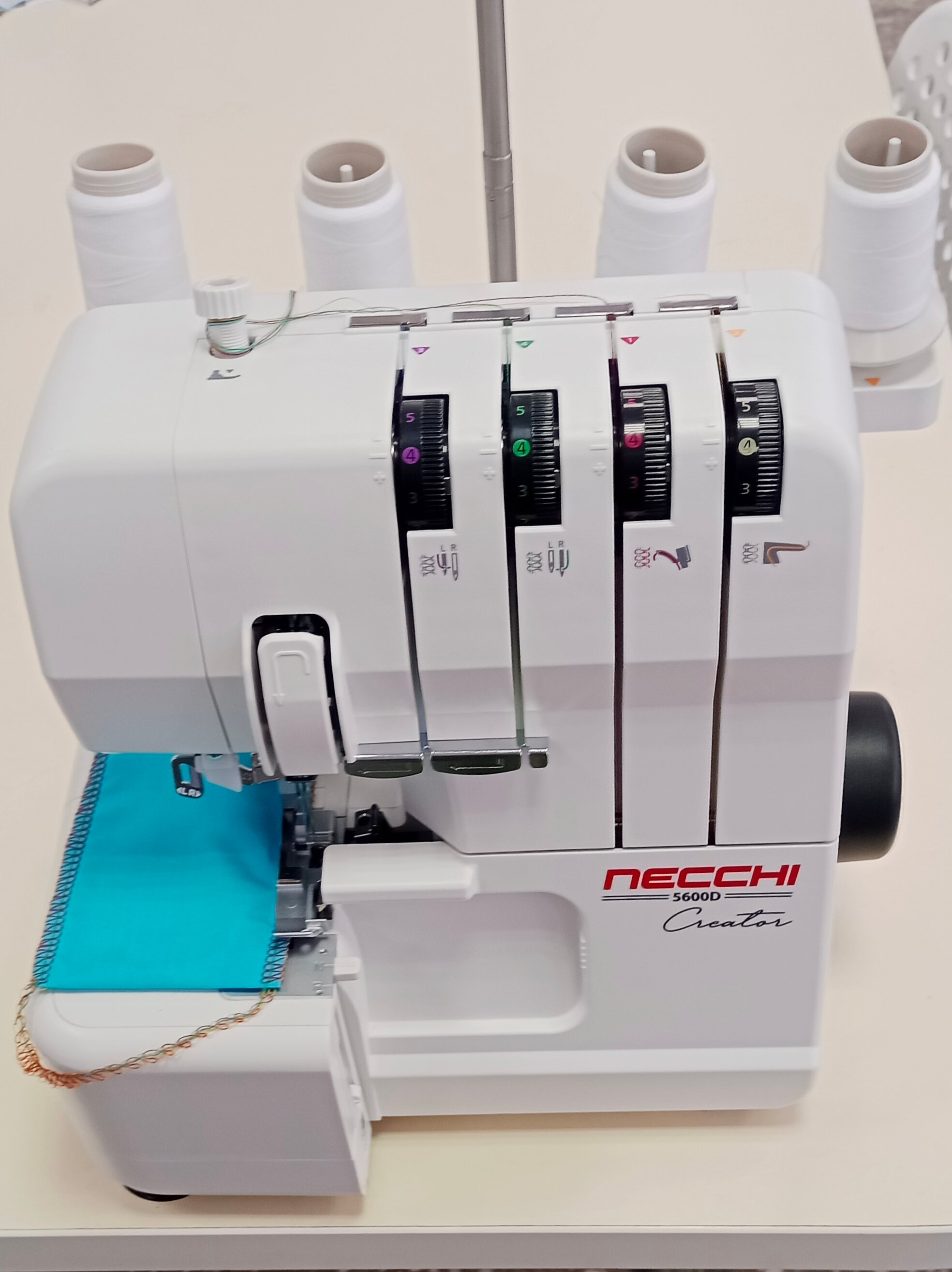 Оверлок Necchi 5600D Creation - фотография № 1