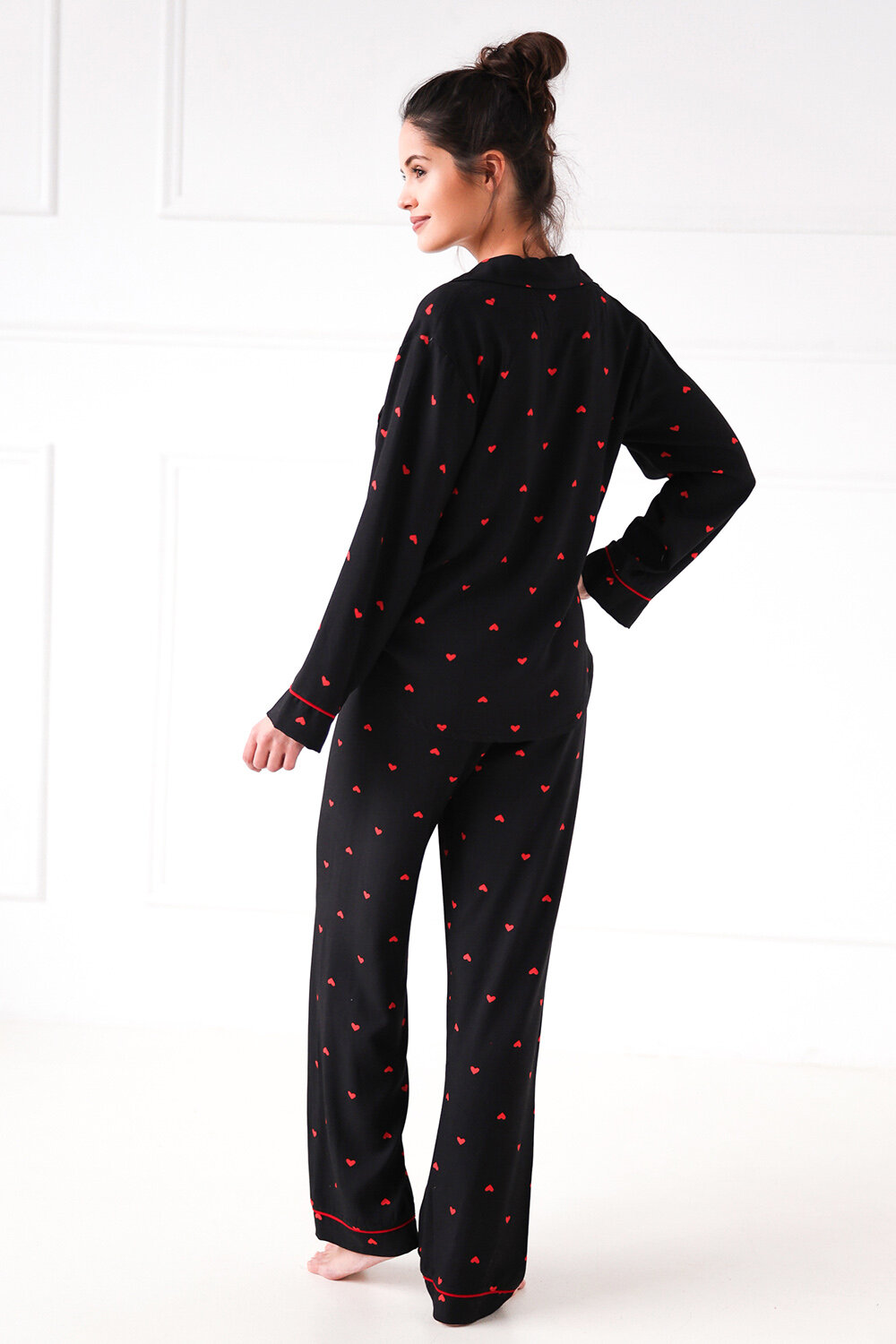 Пижама женская SENSIS Rolling in Love, рубашка и брюки, черный (Размер: M) - фотография № 3
