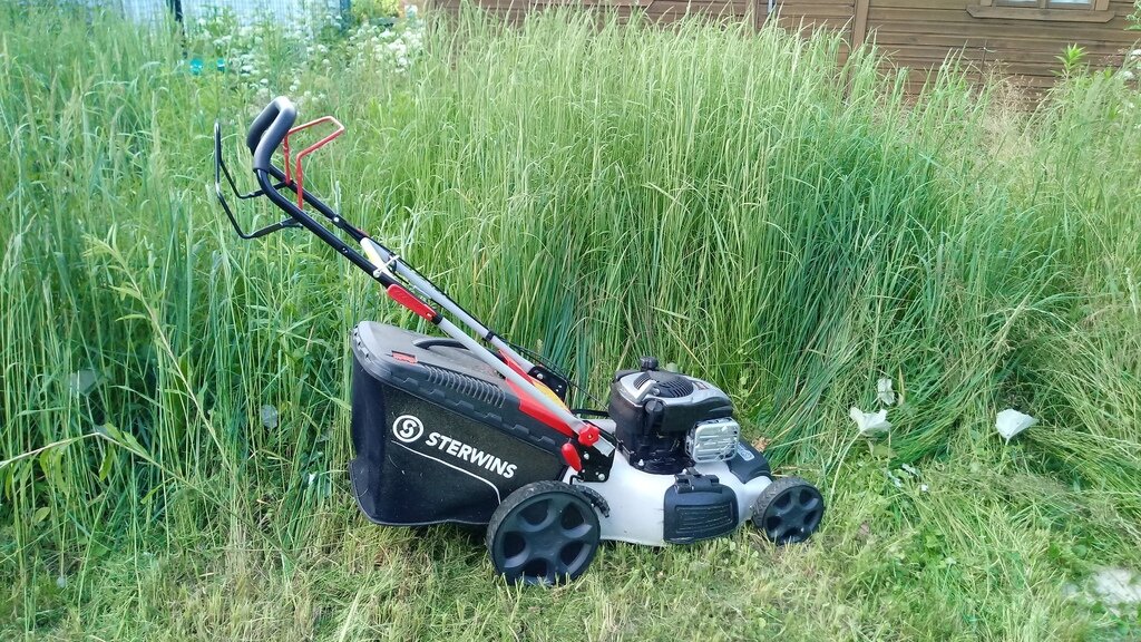 Газонокосилка бензиновая самоходная Sterwins Comfort Briggs&Stratton 2.8 л.с 51 см - фотография № 9