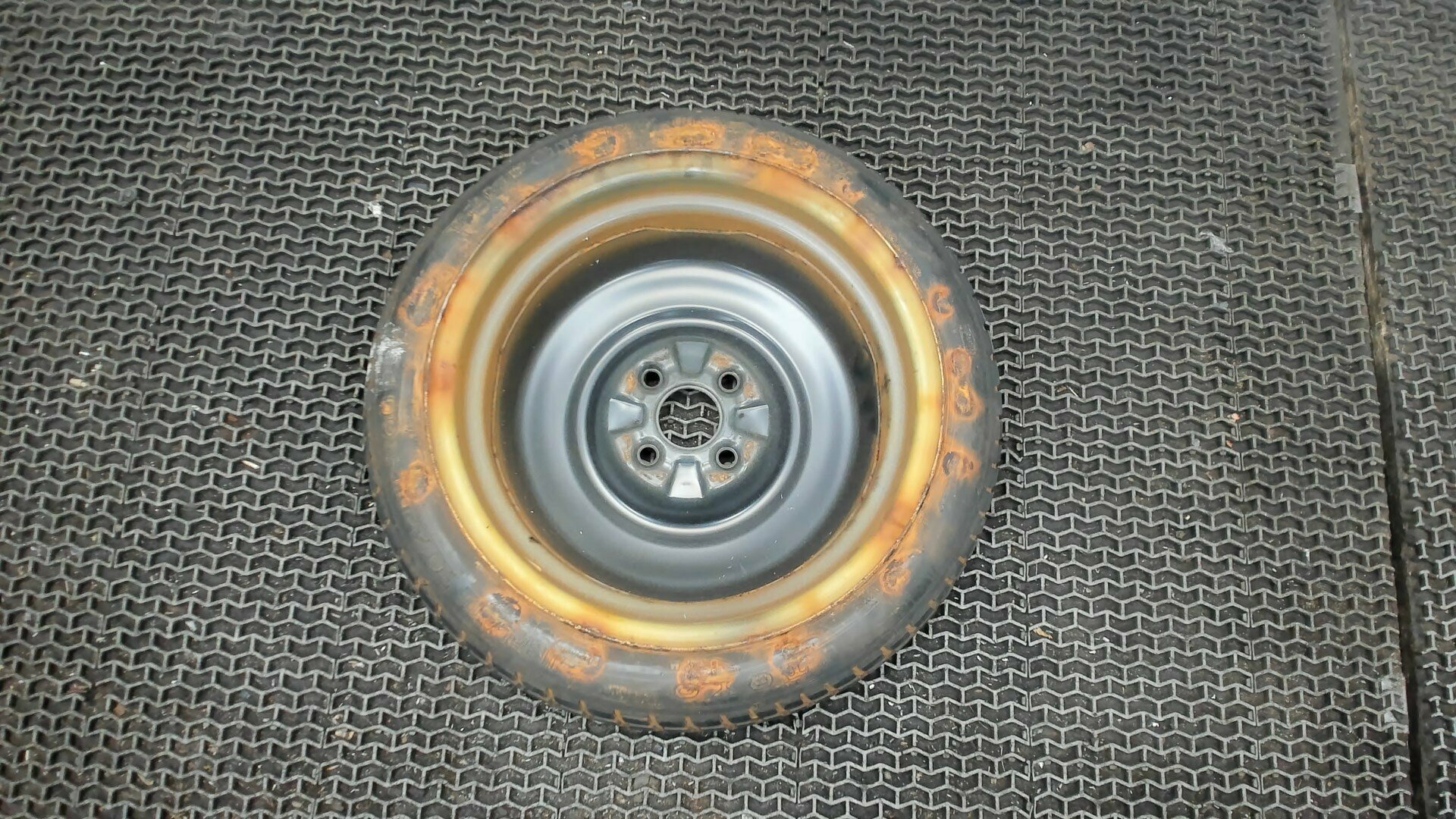 Колесо запасное (таблетка) Mazda 323 (BJ) 1998-2003 - фотография № 4