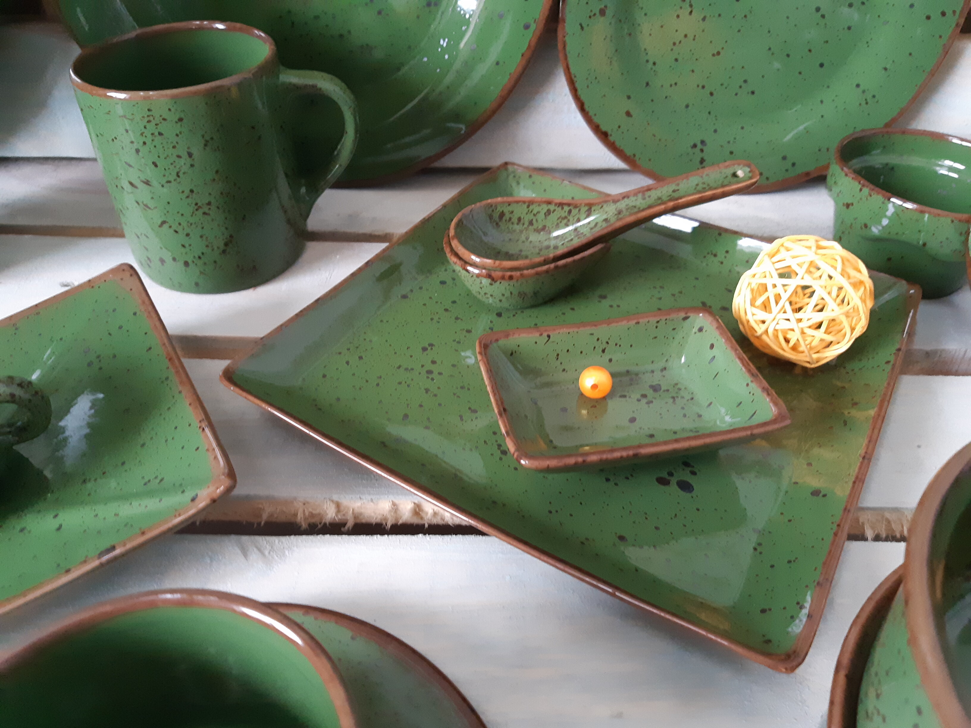 Кружка для чая и кофе Хорекс Punto verde, 350 мл, фарфор, зеленая - фотография № 6