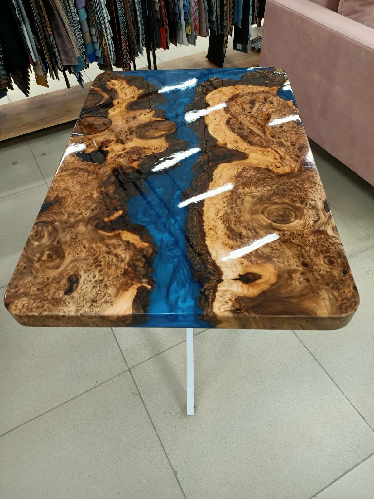 стол из массива дерева с эпоксидной смолой - река - фотография № 2