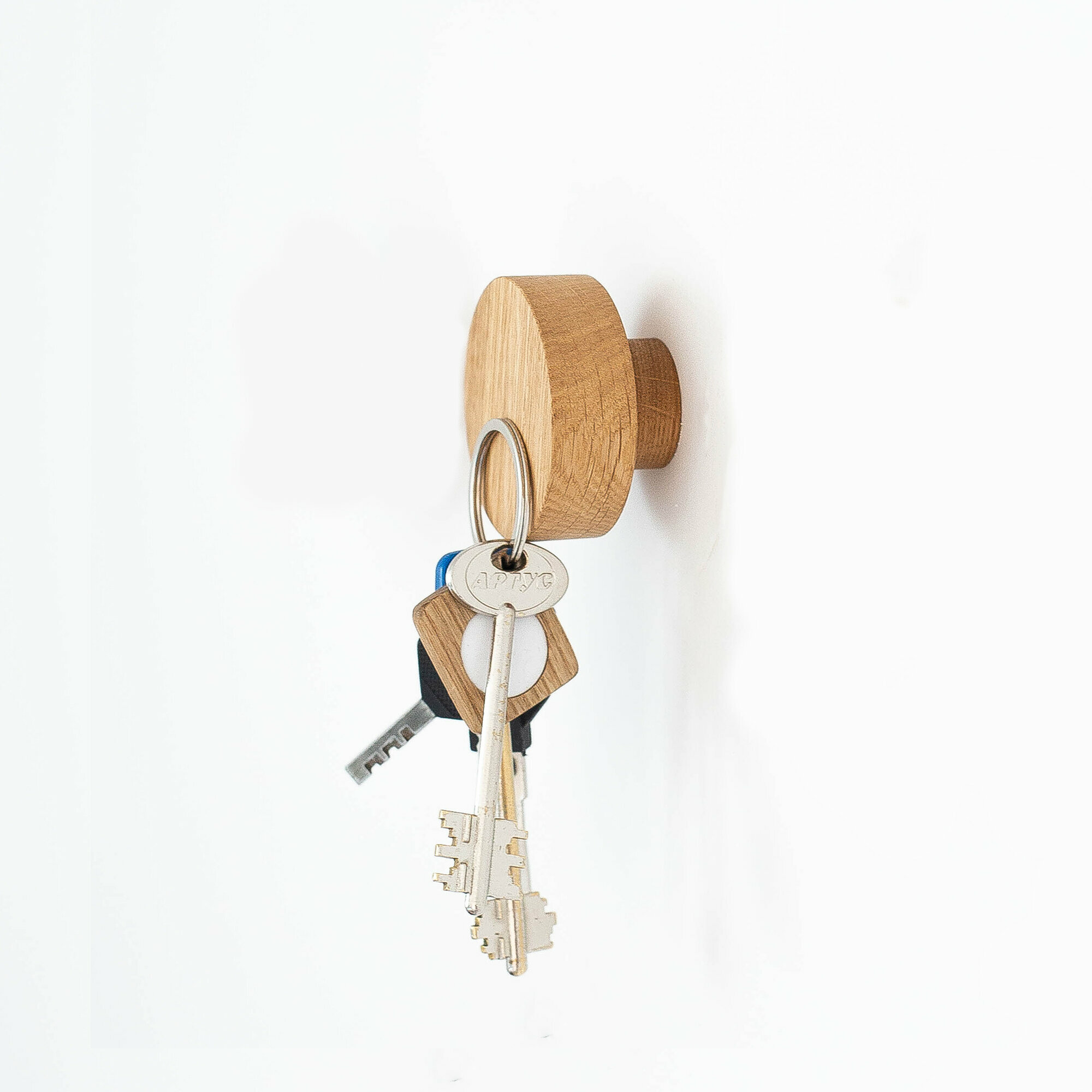 Готовый к покраске настенный крючок из дерева с магнитом. Крючок-ключница-вешалка 3 в 1. IKEA вешалка для одежды. - фотография № 3