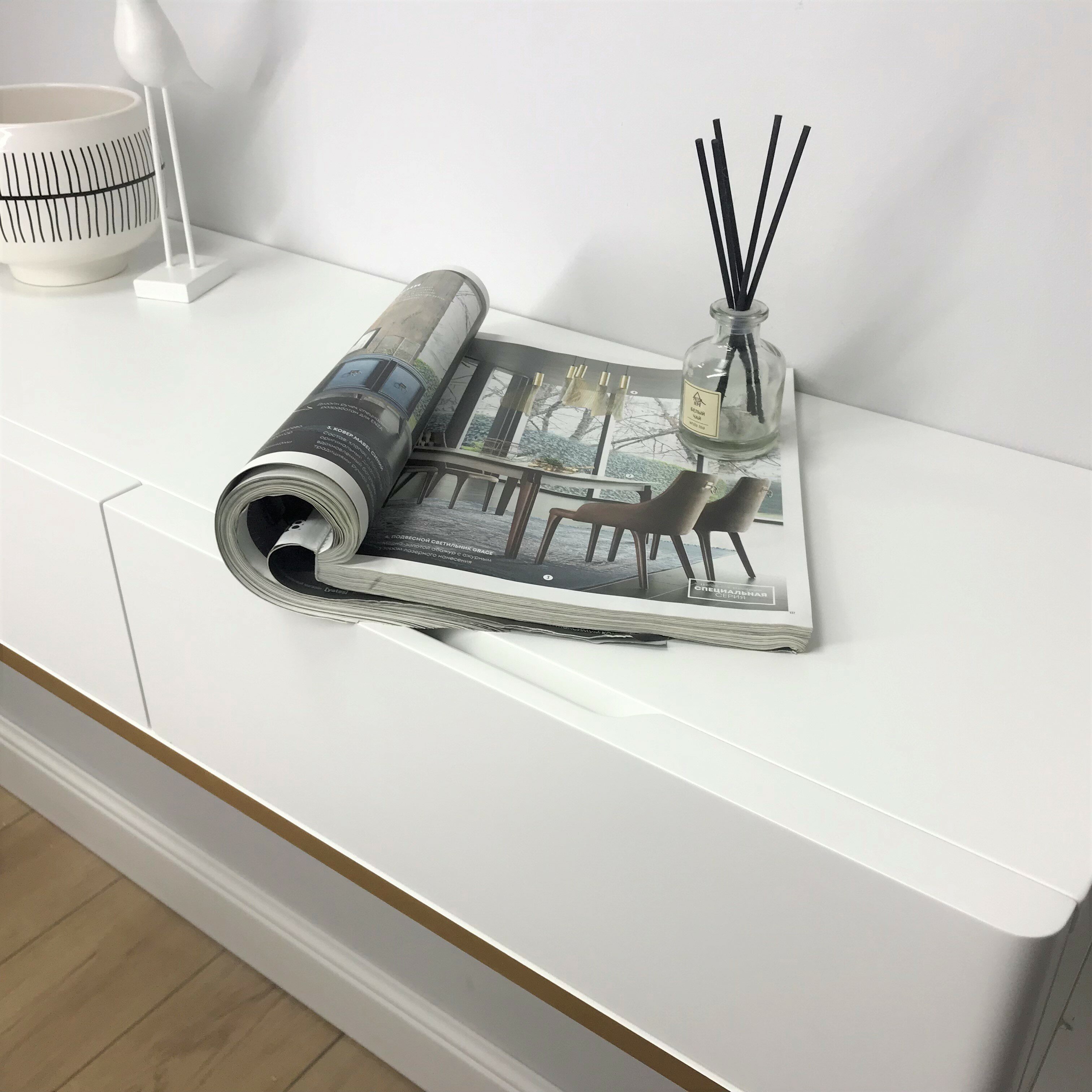 Туалетный столик в эмали подвесной, Bianko консольный столик, консоль навесная белая в спальню, в прихожую 100х32х16 см. Дизайнерская мебель Grande House - фотография № 3