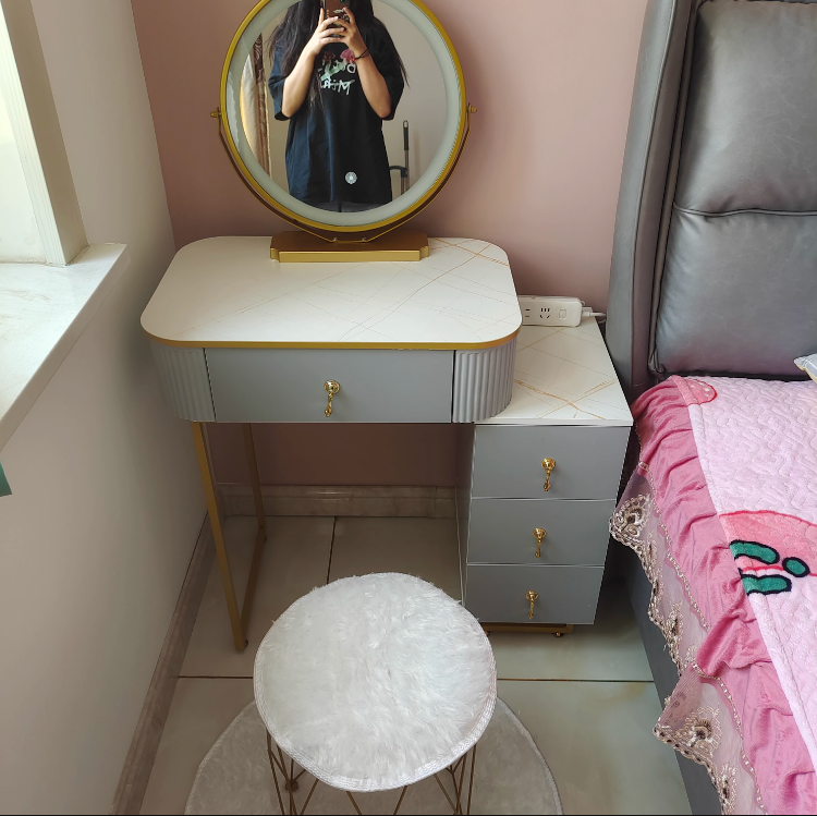 Небольшой туалетный столик с узкой тумбой и зеркалом с подсветкой (серый с белой столешницей 60 см + пуф + зеркало) - фотография № 19