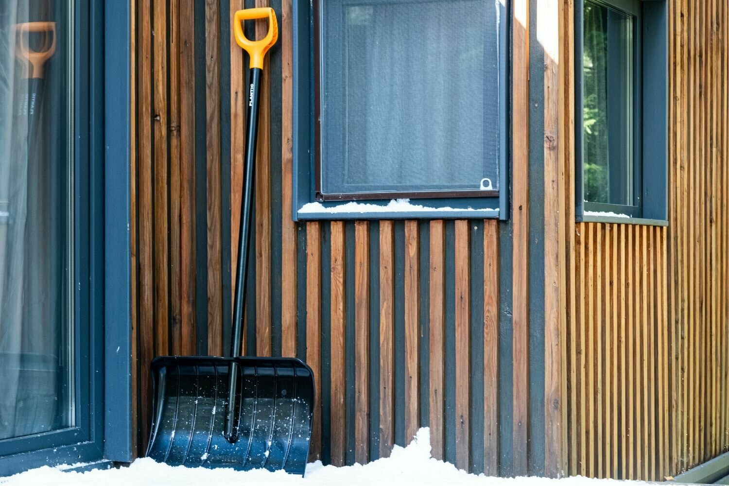 Скрепер для уборки снега с алюминиевым черенком Plantic Snow, 144 см - фотография № 6