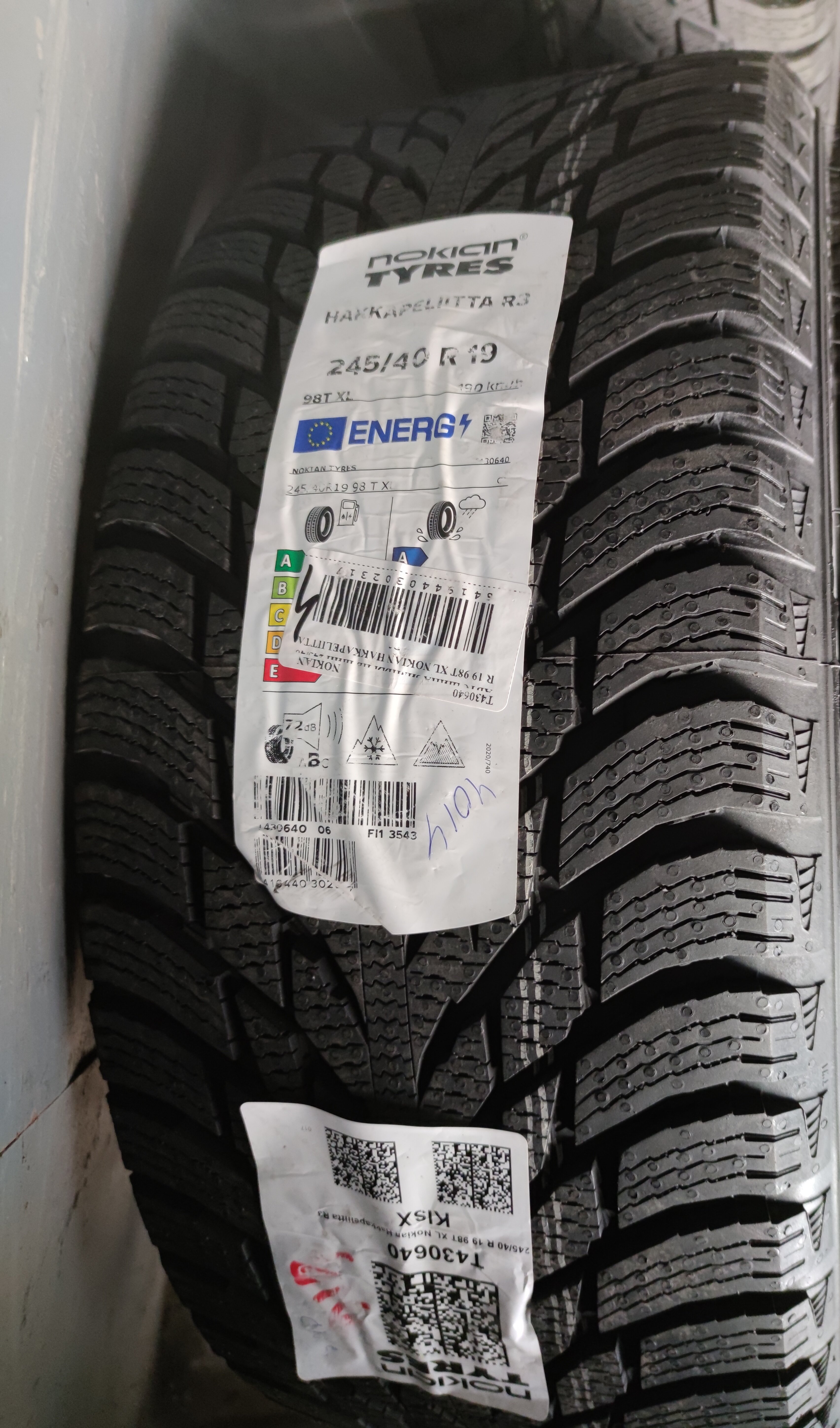 Nokian Tyres Hakkapeliitta R3 245/40 R19 98  (    275/35/19)