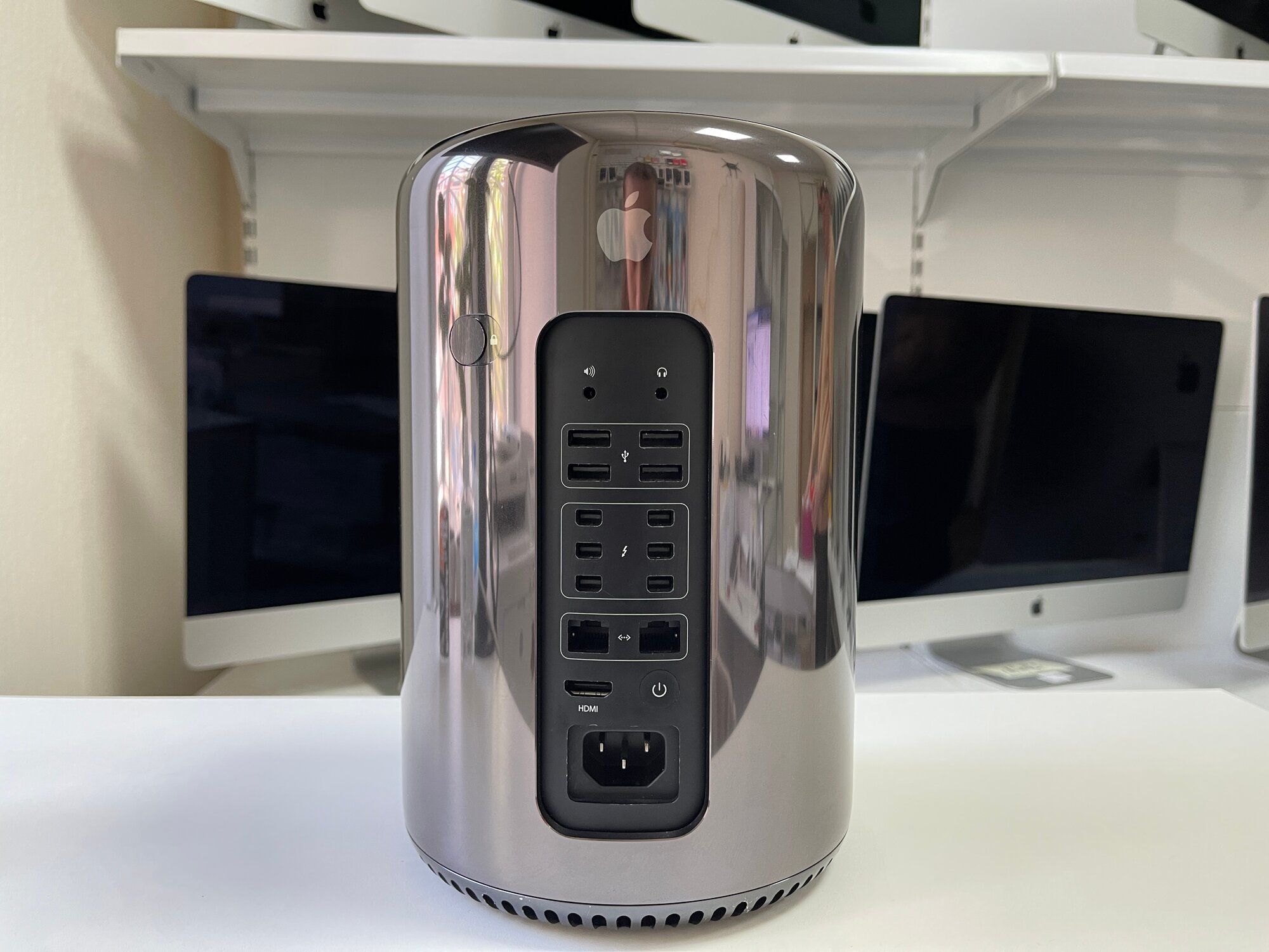 Mac Pro 6.1 (6-Core) Xeon 3.5 GHz, 2xAMD FirePro D500 3 GB VRAM, 8 Gb RAM, 256 Gb SSD — фото 1