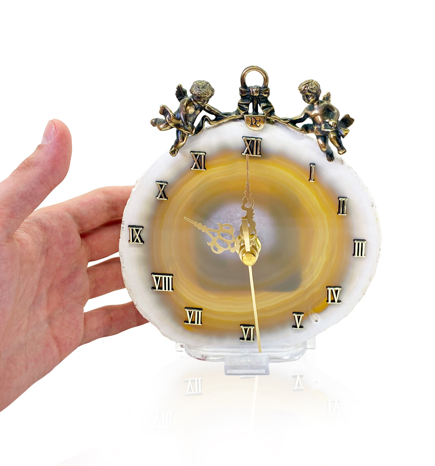 Амулет на отношения - Часы на пластине из агата с бронзовыми фигурками