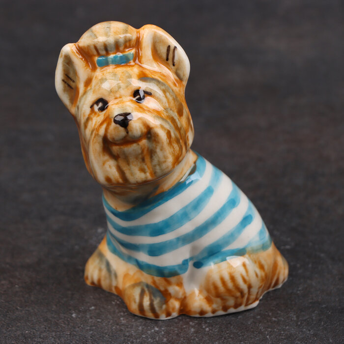 фото Статуэтка фарфоровая "Йоркширский терьер маечка синяя", 8 см, авторская роспись