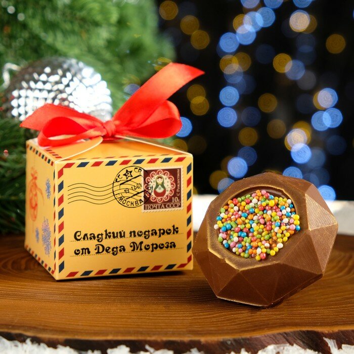 Шоколадная бомбочка с маршмеллоу "Посылка от Деда Мороза", молочный шоколад, 38 г - фотография № 1