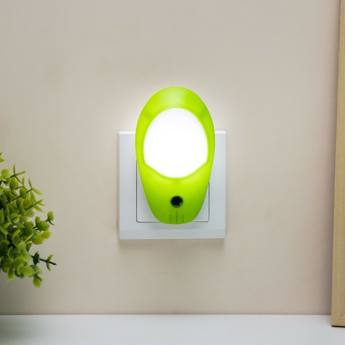 Ночник "Ночка" LED зеленый 2,5х6,5х11 см - фотография № 3