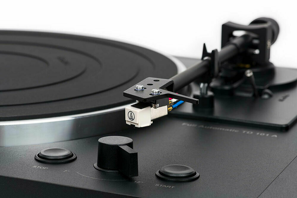 Проигрыватель виниловых дисков Thorens TD 101 A чёрный матовый