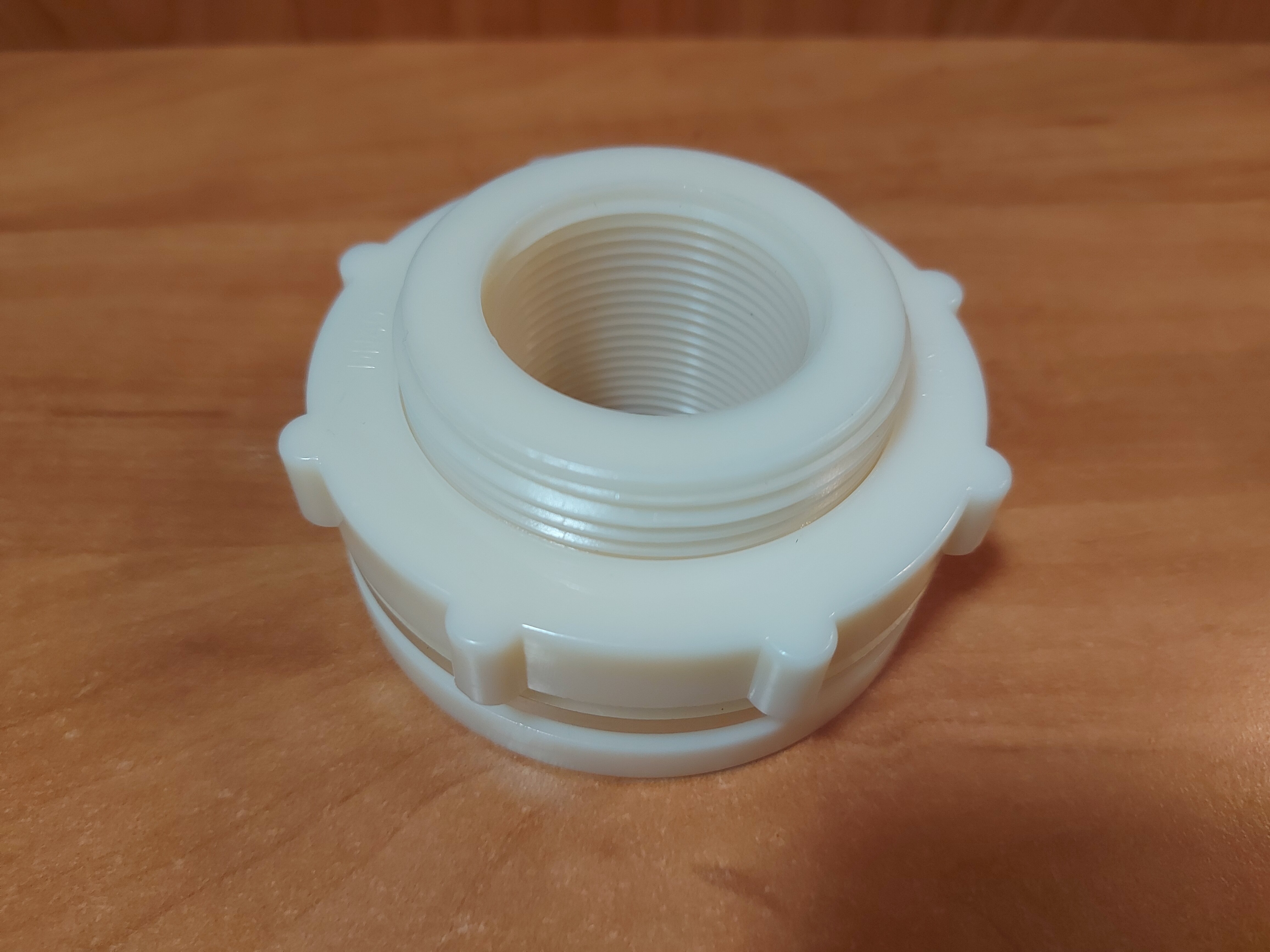 фото Отвод для бочки (врезка) внутренняя резьба 1-1/2 дюйма