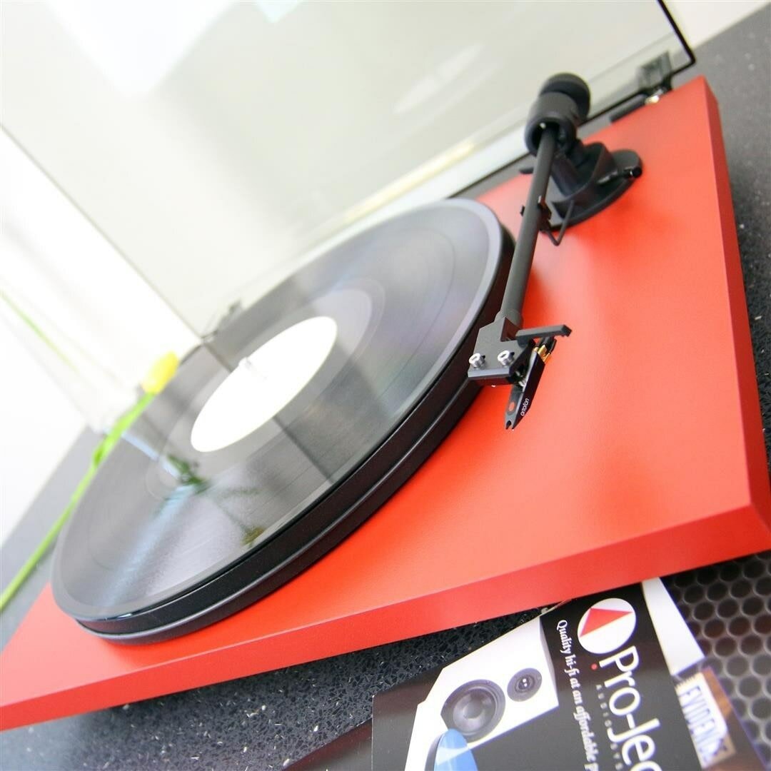 Pro-Ject PRIMARY E PHONO OM NN UNI red виниловый проигрыватель