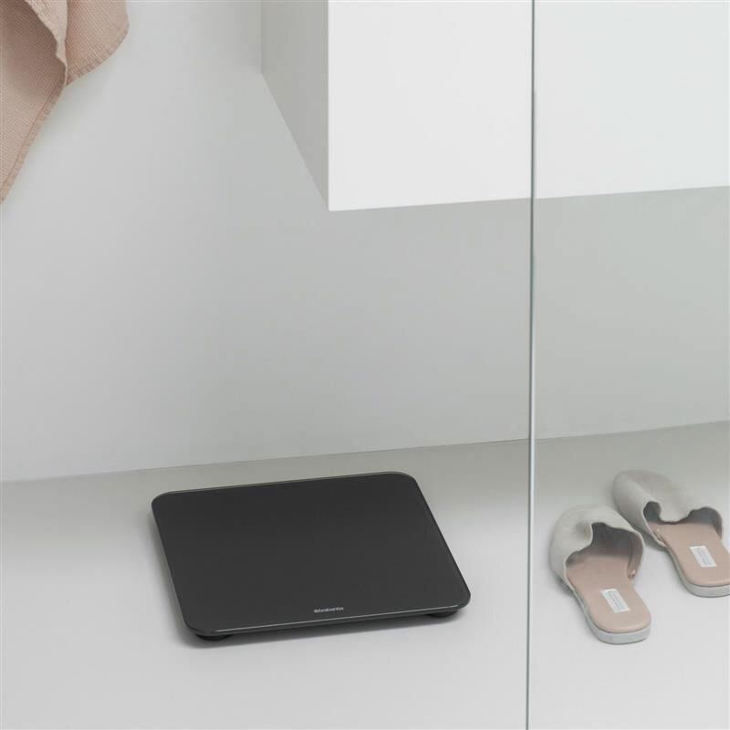 Brabantia Цифровые напольные весы для ванной комнаты ReNew 30 см стекло темно-серый (280122) - фотография № 3