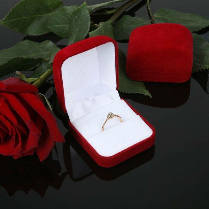 фото Шкатулка бархатная под кольцо 5*5,5*3, цвет красный, вставка белая, 1 шт.
