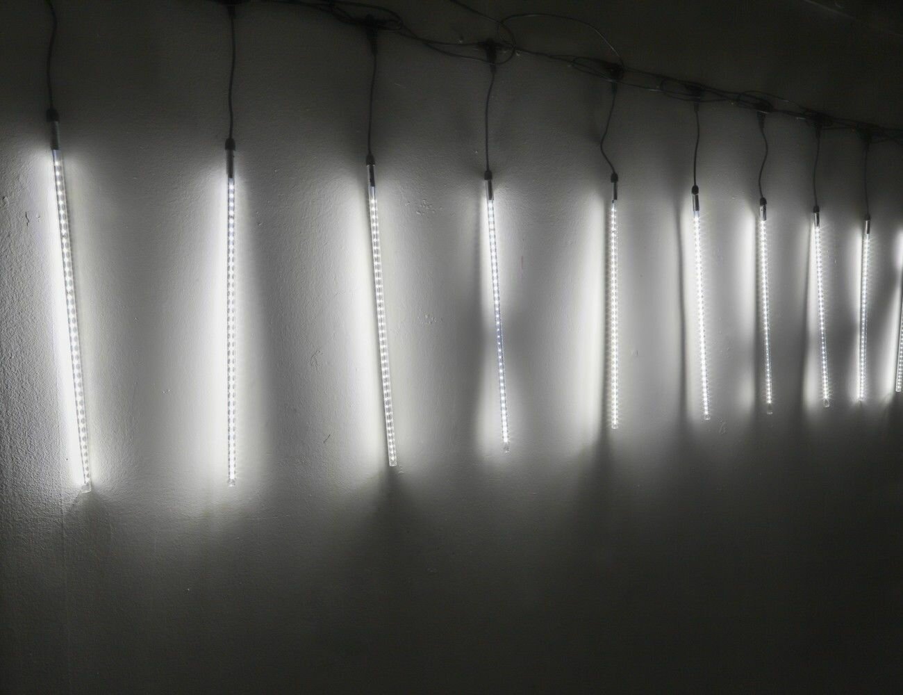 Светодиодная гирлянда Тающие Сосульки 10*0.5 м 720 холодных белых LED ламп черный ПВХ 10 м IP44 BEAUTY LED CCL720-10-1W-50