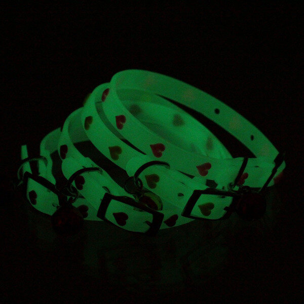 Ошейник для кошек с колокольчиком 1*30см «Neon-Сердечки» светящийся Ultramarine - фотография № 3