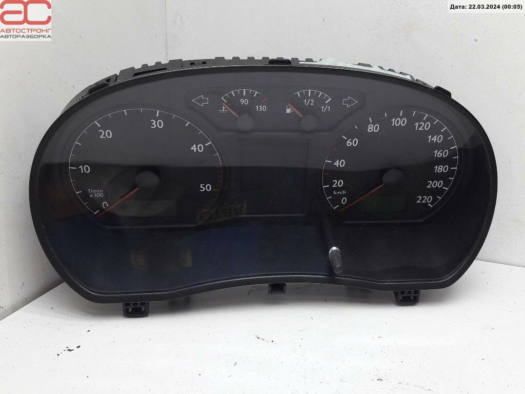 Панель приборная (щиток приборов) Volkswagen Polo 4 арт. P1782628