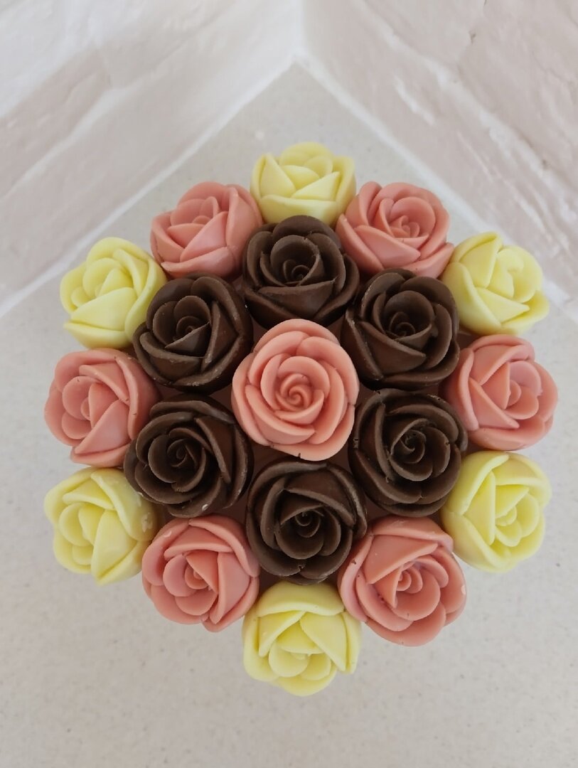 Розы из шоколада в коробке арт. 15 - фотография № 3