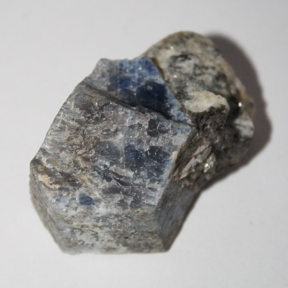 Кристалл на породе синего Корунда, коллекционный минерал "True Stones" - фотография № 2