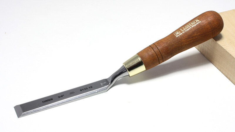 Плоская изогнутая стамеска с ручкой NAREX WOOD LINE PLUS 19 мм 813319