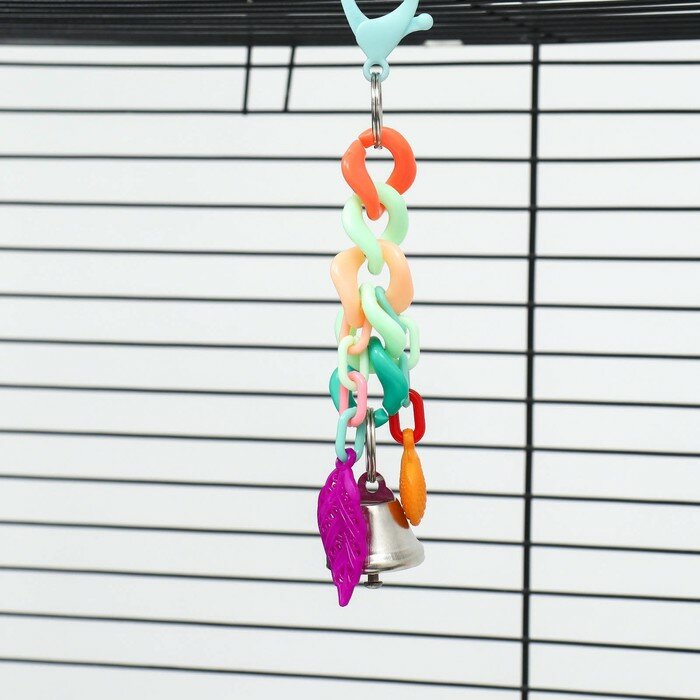 Игрушка для птиц "Витые кольца" с металлическим колокольчиком, 16 см, микс цветов - фотография № 2