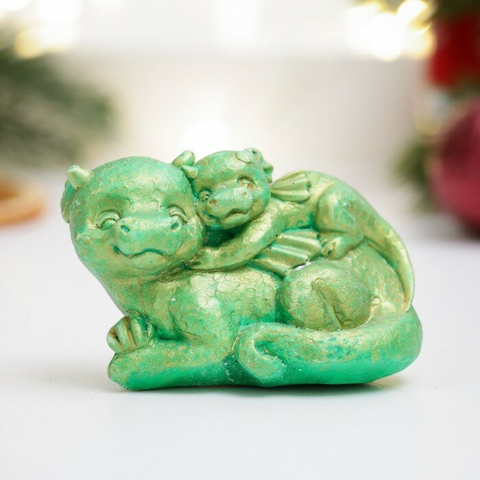 Фигура "Мама и дракончик" зеленая с позолотой, 8х6х5см - фотография № 1