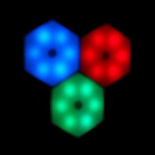 Набор светильник сенсорный "соты с пультом" 3 шт, 85х75мм, RGB, 3*ААА (не в компл.) - фотография № 1