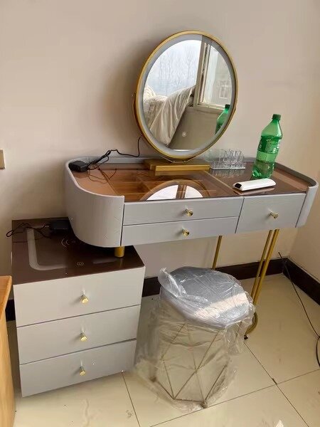 Туалетный столик с мраморной столешницей зеркалом и стулом