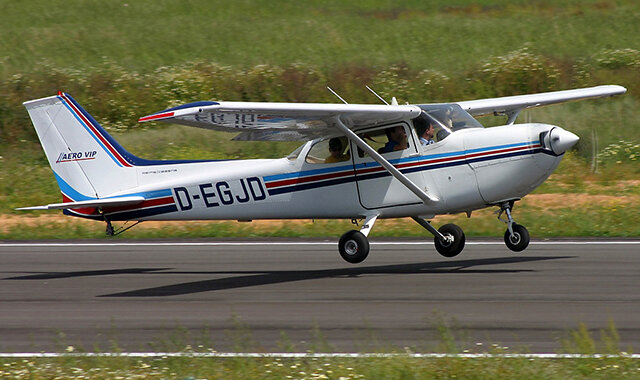 Полет на Cessna-172 для 1-3 чел. и рассказ об управлении самолетом (60 мин) (Московская область)