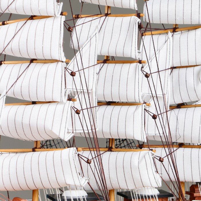 Корабль сувенирный большой «Трёхмачтовый», борта светлое дерево, паруса белые, 59 х 10 х 49 см - фотография № 4