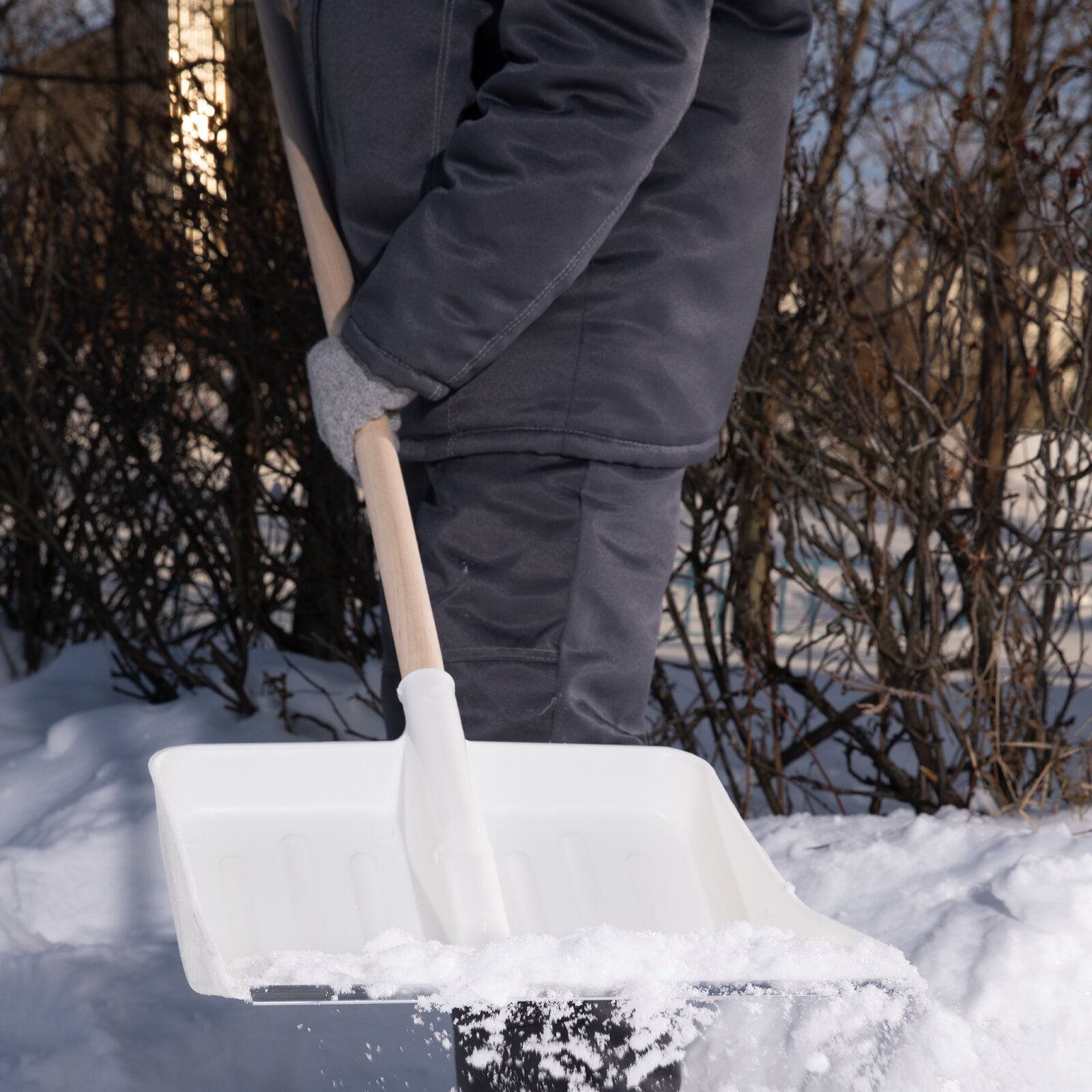 Лопата для уборки снега пластиковая, белая, 420 х 425 мм, без черенка, Россия, Сибртех - фотография № 6