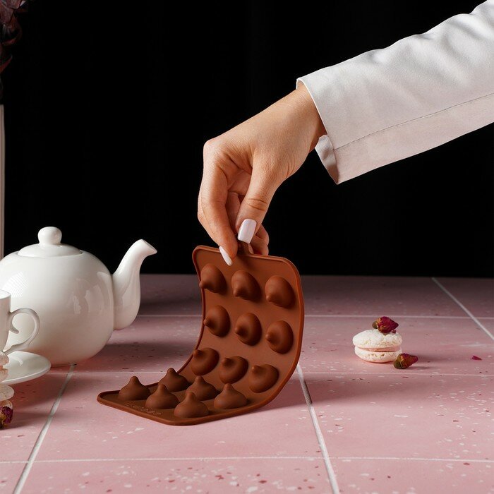 Форма силиконовая для шоколада Доляна «Трюфель», 20,5×10,5 см, 15 ячеек (d=2,2 см), цвет шоколадный - фотография № 5